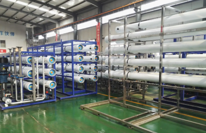 工業(yè)<a href=http://m.jiexi360.cn/fstcjssb/ target=_blank class=infotextkey>反滲透凈水設(shè)備</a>展示